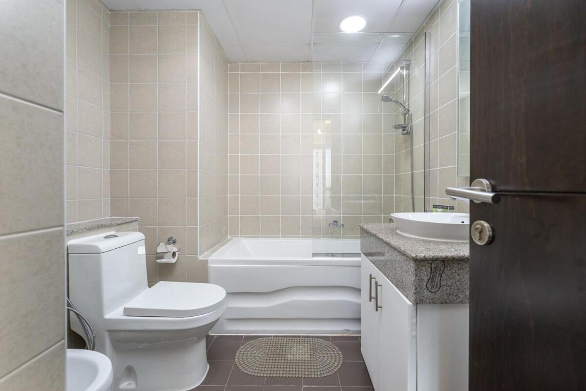 Refined 1br Retreat In The Point Tower - Marina Dubai