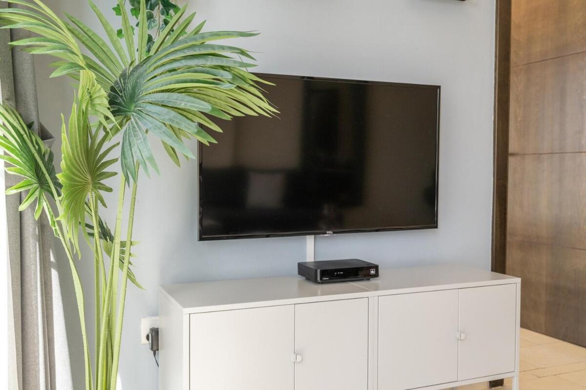 Refined 1br Retreat In The Point Tower - Marina Apartment *