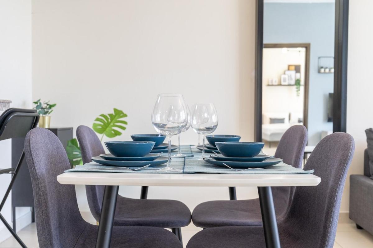 Refined 1br Retreat In The Point Tower - Marina *